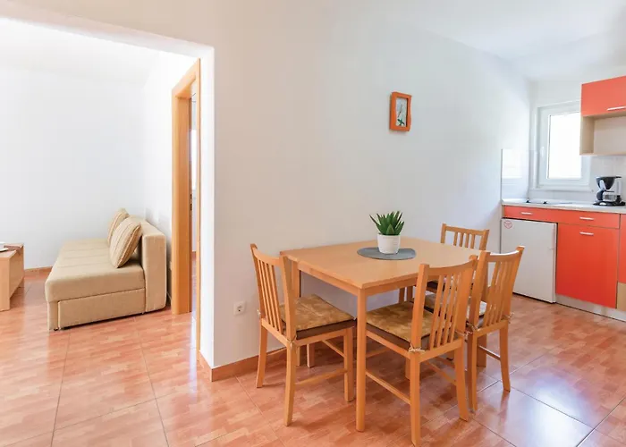 Beautiful Apartment In Krvavica With Wifi