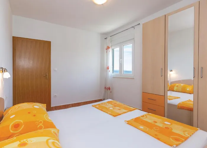 Beautiful Apartment In Krvavica With Wifi